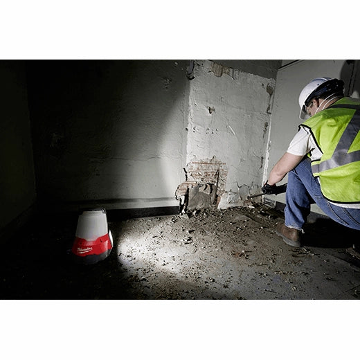 Luz compacta para el lugar de trabajo M18™ RADIUS™ con modo intenso Milwaukee 2144-20 - imagen 8