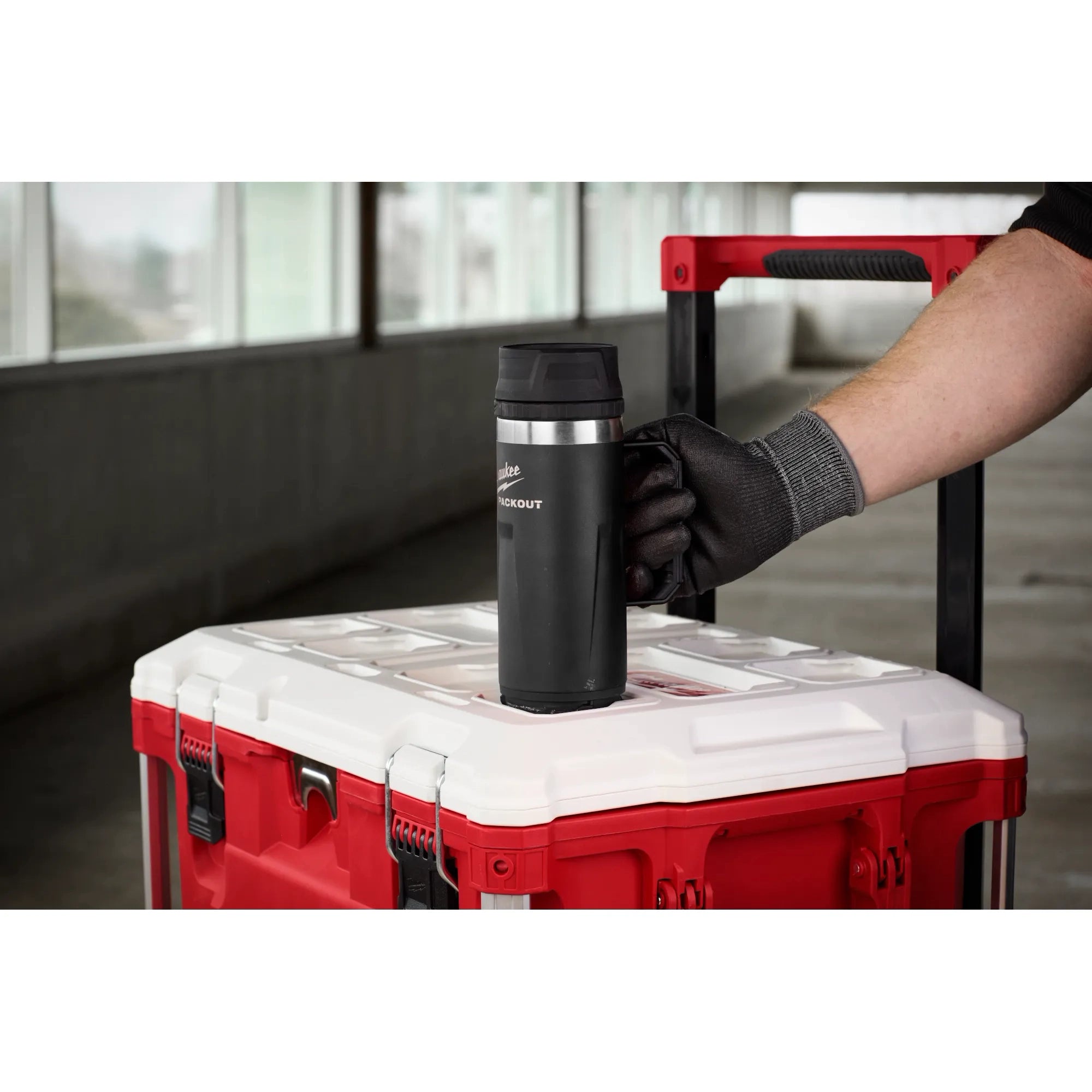 Tazón con aislamiento de 18 oz PACKOUT™ con tapa de boca angosta Milwaukee 48-22-8394B - imagen 4
